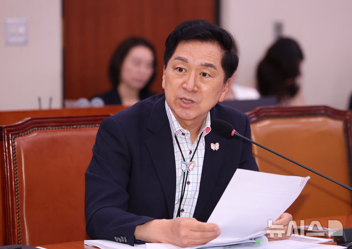 [서울=뉴시스] 김명년 기자 = 김기현 국민의힘 의원이 20일 오전 서울 여의도 국회 외교통일위원회 전체회의에서 발언하고 있다. 2025.08.20. kmn@newsis.com