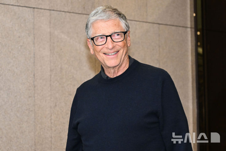 [서울=뉴시스] 김선웅 기자 = 빌 게이츠 게이츠재단 이사장이 20일 서울김포비즈니스항공센터를 통해 입국하고 있다. (공동취재) 2025.08.20. photo@newsis.com