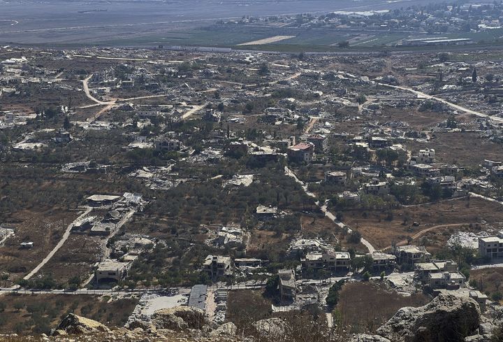 [크파르킬라=AP/뉴시스] 이스라엘이 레바논 남부에 지상군을 투입해 군사 작전을 전개했다고 AFP통신이 30일(현지 시간) 보도했다. 사진은 레바논 남부 국경 마을 크파르킬라가 지난 8월 20일 이스라엘 공격으로 파괴된 모습. 2025.10.31. 