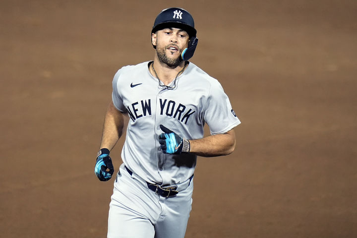 [탬파=AP/뉴시스] 뉴욕 양키스의 지안카를로 스탠턴이 21일(한국 시간) 미국 플로리다주 탬파의 조지 M.스타인브레너 필드에서 벌어진 2025 메이저리그(MLB) 탬파베이 레이스와의 경기에서 연장 10회초 투런 홈런을 때려낸 뒤 그라운드를 돌고 있다. 2025.08.21