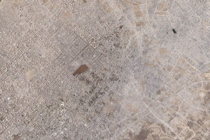 [가자시티=AP/뉴시스] 플래닛 랩스가 제공한 위성 사진 속 가자지구 가자시티 북부 및 자발리아 전경. 2025.08.22.