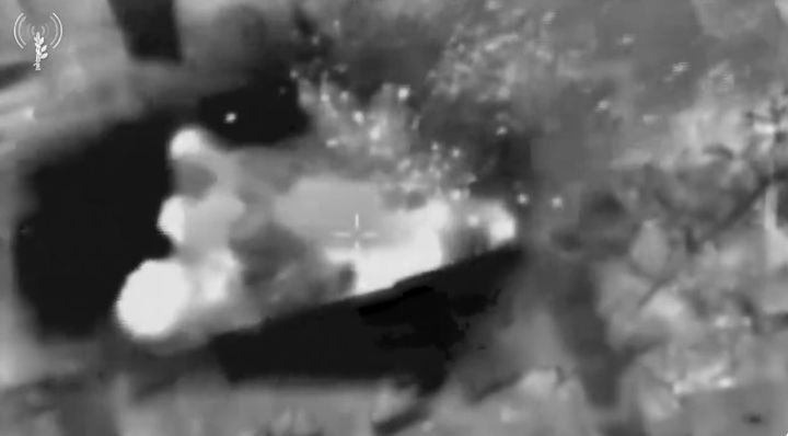 [서울=뉴시스] 하마스가 가자지구 남부 칸유니스의 이스라엘방위군(IDF) 기지를 급습했다. 한 시간가량 교전 끝에 하마스 대원 10명이 사살되고 8명이 도주했다. (사진=IDF 엑스 갈무리) 2025.08.21. *재판매 및 DB 금지