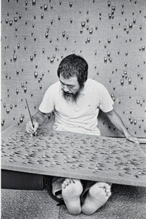 김창열 작가 사진_육명심, 〈예술가의 초상시리즈-김창열〉, 1979, 종이에 디지털잉크젯프린트, 76.2×50.7cm, 국립현대미술관 소장 *재판매 및 DB 금지