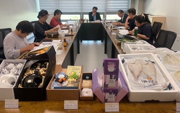 [서천=뉴시스] 충남 서천군 고향사랑기부제 답례품 선정위원회. (사진=서천군 제공) 2025.08.21. photo@newsis.com *재판매 및 DB 금지