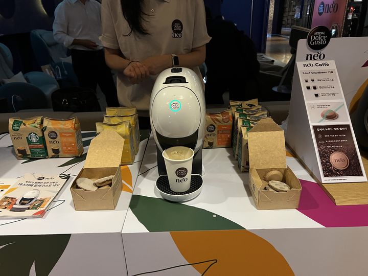 [서울=뉴시스] 김민성 기자 = 네슬레코리아가 출시한 네스카페 신제품 '돌체구스토 네오' 머신 모습. 2025.08.21. kms@newsis.com. *재판매 및 DB 금지