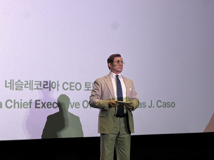[서울=뉴시스] 21일 오전 10시 서울 영등포구 CGV영등포점에서 열린 간담회에서 토마스 카소 네슬레코리아 대표이사가 신제품에 대해 설명하고 있다. 2025.08.21. kms@newsis.com. *재판매 및 DB 금지