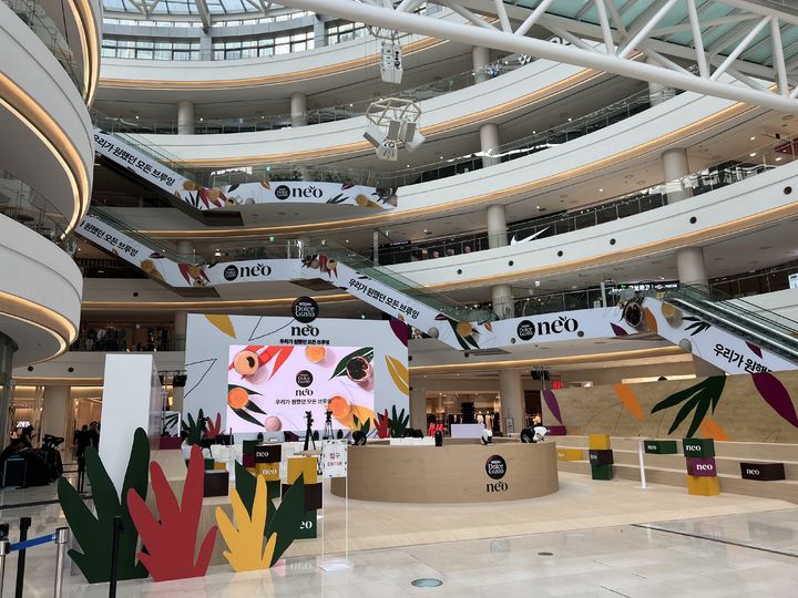 [서울=뉴시스] 김민성 기자= 서울 영등포구 타임스퀘어에 마련된 '네스카페 돌체구스토 네오' 팝업스토어 모습.. 2025.08.21. kms@newsis.com. *재판매 및 DB 금지