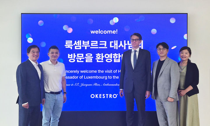 (왼쪽부터) 오케스트로 김범재 대표, 오케스트로 김민준 이사회 의장, 주한 룩셈부르크 자크 플리스 대사, 오케스트로 김영광 CTO, 룩셈부르크 무역투자청 구선미 수석 무역투자 담당관(사진=오케스트로 제공) *재판매 및 DB 금지