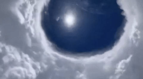 [뉴시스] 미 해양대기청(NOAA) 소속 제35기상정찰비행대는 허리케인의 중심을 조사하기 위해 에린 내부로 들어가 '경기장 효과'라 불리는 장관을 영상으로 포착했다. 2025.08.21 (사진=허리케인 헌터스 엑스 캡처). *재판매 및 DB 금지