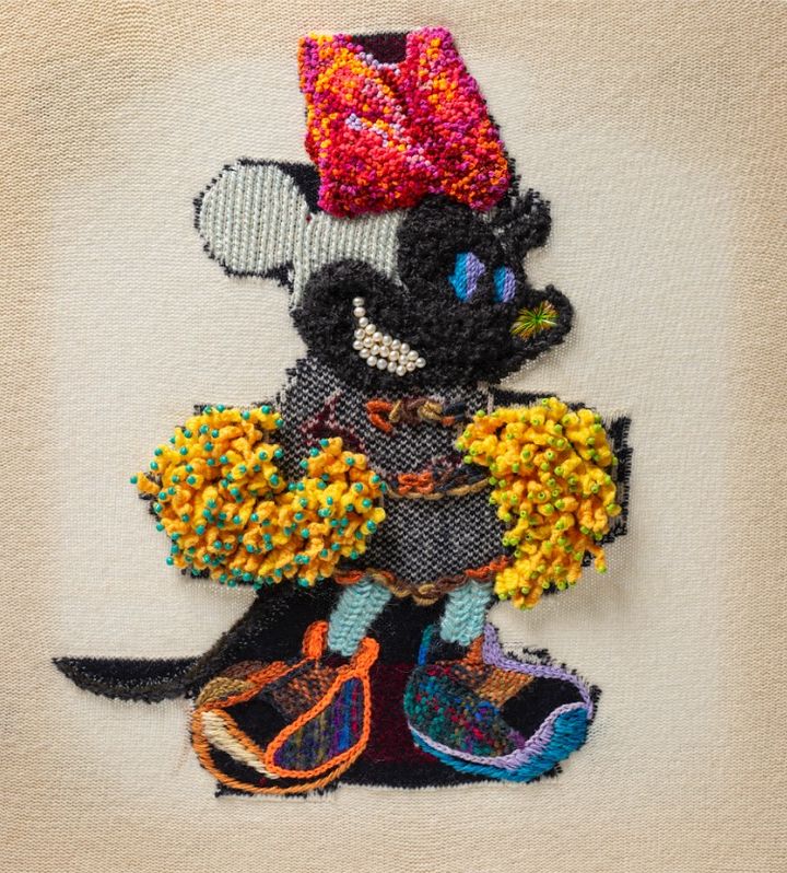 김나영,그레고리 마스_미니마우스, 2025, 편물에 자수, 액자, 60×40×4cm. *재판매 및 DB 금지