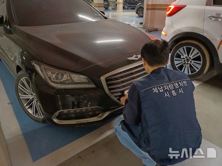 [시흥=뉴시스] 체납차량 단속 현장. (사진=시흥시 제공).2025.08.21.photo@newsis.com