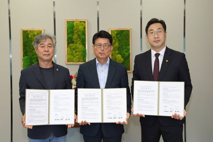 [대구=뉴시스] 대구 북구는 21일 북구 체육회 및 금호사수지역 소비쿠폰 가맹점 대표와 함께 지역소비쿠폰 운영 업무협약을 체결했다. (사진=대구 북구 제공) 2025.08.21. photo@newsis.com *재판매 및 DB 금지