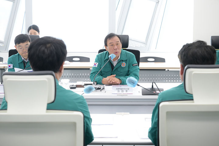 [세종=뉴시스] 설명하는 최민호 세종시장.(사진=세종시 제공) 2025.08.21. photo@newsis.com *재판매 및 DB 금지