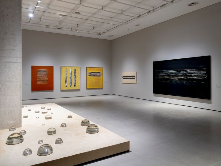 [서울=뉴시스]김창열 화백 전시 전경 사진. (사진=국립현대미술관 제공) 2025.08.22. photo@newsis.com *재판매 및 DB 금지