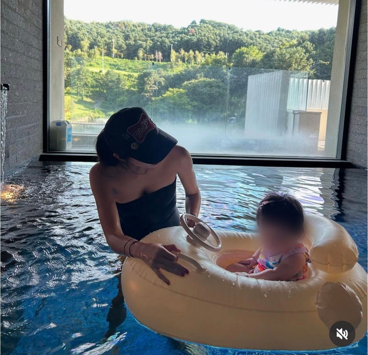 [서울=뉴시스] 배우 겸 가수 손담비가 딸 이해이 양의 일상을 공개했다. (사진=손담비 인스타그램 캡처)  2025.08.22. photo@newsis.com *재판매 및 DB 금지