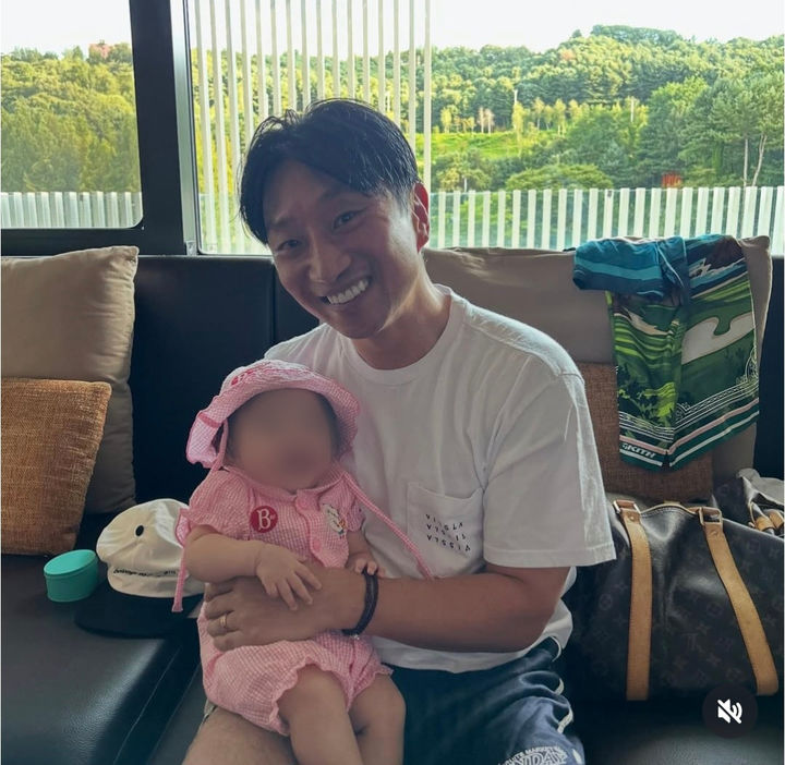 [서울=뉴시스] 배우 겸 가수 손담비가 남편 이규혁, 딸 이해이 양의 일상을 공개했다. (사진=손담비 인스타그램 캡처)  2025.08.22. photo@newsis.com *재판매 및 DB 금지