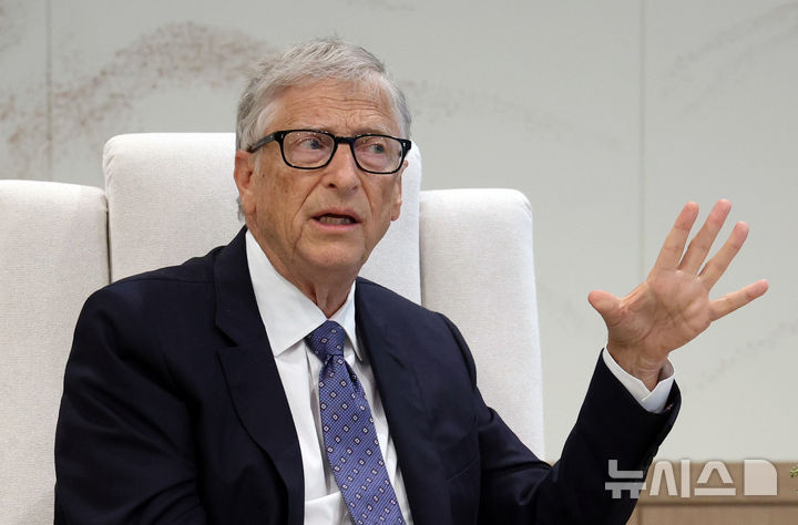 [서울=뉴시스] 최동준 기자 = 빌 게이츠 게이츠재단 이사장이 21일 서울 용산 대통령실에서 이재명 대통령을 예방하며 발언하고 있다. (대통령실통신사진기자단) 2025.08.21. photocdj@newsis.com