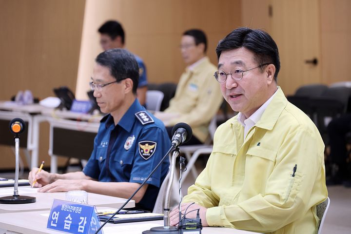 [서울=뉴시스] 윤호중 행정안전부 장관이 지난 21일 서울 서대문구 경찰청을 방문해 2025년 을지연습 상황보고를 청취한 뒤 모두 발언을 하고 있다. (사진=행정안전부 제공) 2025.08.21. photo@newsis.com *재판매 및 DB 금지