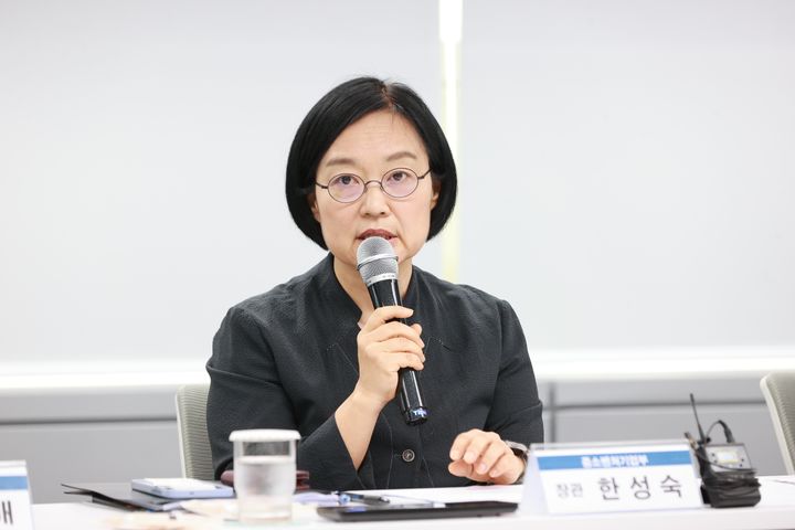 [서울=뉴시스] 한성숙 중소벤처기업부 장관이 21일 서울 종로구 광화문빌딩에서 열린 '제4회 중소기업 정책 현장투어'에서 인사말을 하고 있다. (사진=중소벤처기업부 제공) 2025.08.21. photo@newsis.com *재판매 및 DB 금지