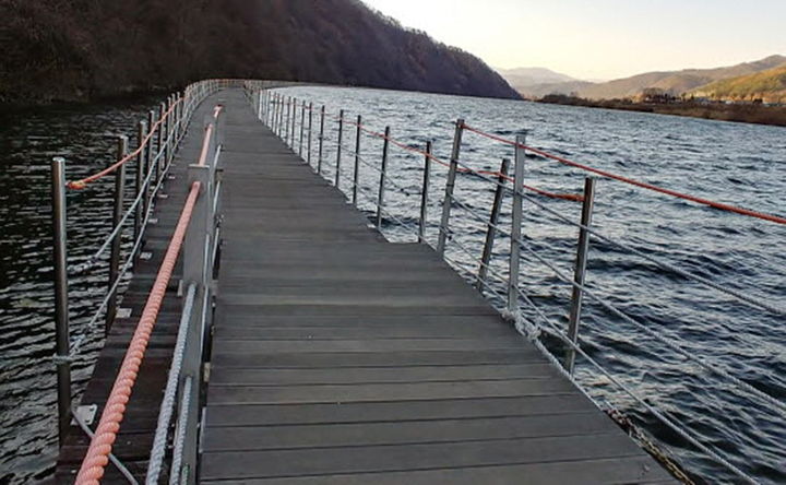 [춘천=뉴시스] 22일 강원특별자치도와 강원관광재단은 ‘2025-2026 강원 방문의 해’ 9월 추천 여행지로 속초시와 화천군을 선정했다 고 밝혔다. 사진은 화천 북한강 모습. 강원특별자치도 제공. *재판매 및 DB 금지