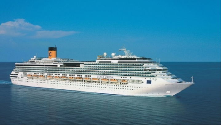 [춘천=뉴시스] 11일 강원 관광재단은 이탈리아 코스타 크루즈 소속 11만 톤급 대형 크루즈선 ‘코스타 세레나호(Costa Serena)’가 내달 6일 속초항 국제크루즈터미널에 입항한다고 밝혔다. 사진은 지난해 속초항에 입항하는 코스타 세레나호 모습. 강원특별자치도 제공. *재판매 및 DB 금지