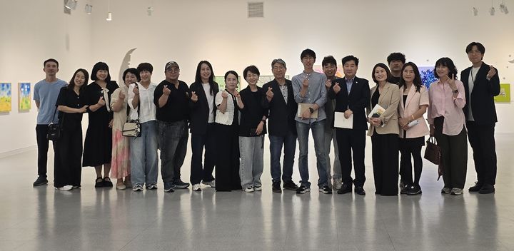 [밀양=뉴시스] 예술인과 함께하는 밀양문화관광재단 교육전시팀 이준욱 팀장. (사진=밀양문화관광재단 제공) 2025.08.23. photo@newsis.com *재판매 및 DB 금지