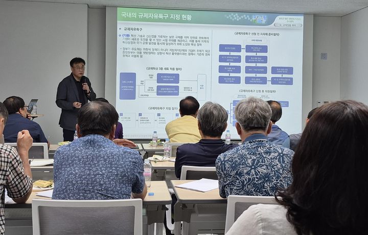  [봉화=뉴시스] 봉화군 농업기술센터 미래농업교육관에서 헴프 재배특구 타당성 최종 용역보고회가 열리고 있다. (사진=봉화군 제공) 2025.08.22. photo@newsis.com *재판매 및 DB 금지