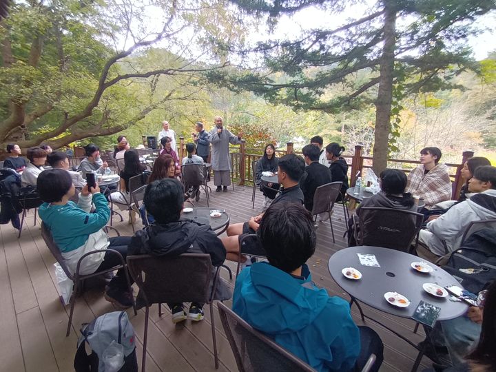 [서울=뉴시스] 2024년 국립조선왕조실록박물관 국제 교류 프로그램- 월정사 정념스님 특강 (사진=국가유산청 제공) 2025.08.22. photo@newsis.com *재판매 및 DB 금지