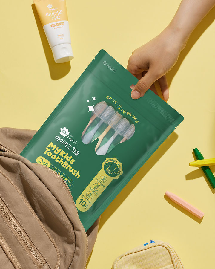 [서울=뉴시스]그린핑거 마이키즈 칫솔.(사진=유한킴벌리 제공) 2025.08.22. photo@newsis.com *재판매 및 DB 금지
