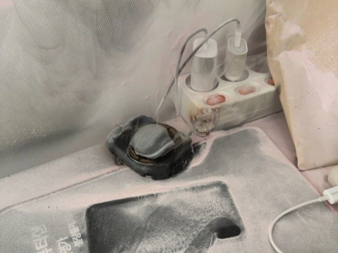 [세종=뉴시스] 지난 2월 세종시 산울동 소재 아파트 세대 내 휴대용 보조배터리 화재 당시 모습.(사진=세종소방본부 제공) 2025.08.22. photo@newsis.com *재판매 및 DB 금지