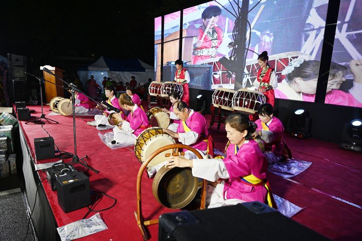 [창녕=뉴시스] 대합면 여름밤의 음악회가 열리고 있다. (사진= 창녕군 제공) 2025.08.22. photo@newsis.com *재판매 및 DB 금지