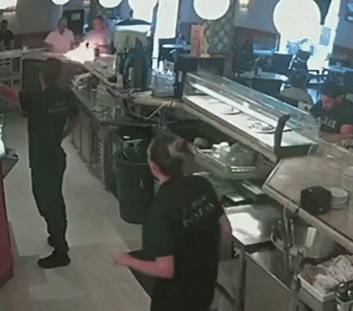 [뉴시스]직원이 샌드위치에 마요네즈를 주지 않자 남성이 카페에 불을 질렀다. (사진=데일리메일) 2025.8.21 *재판매 및 DB 금지