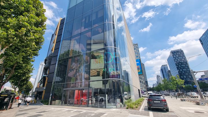 [서울=뉴시스]이지용 기자 = 22일 오전 방문한 LG전자 플래그십 D5의 외관. 2025.08.22. leejy5223@newsis.com *재판매 및 DB 금지