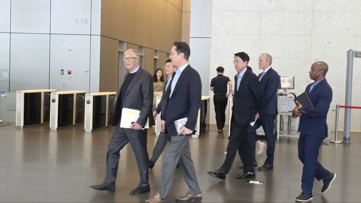 [서울=뉴시스]이재용 삼성전자 회장이 한국을 찾은 빌 게이츠 게이츠재단 이사장과 22일 서울 서초구 삼성전자 사옥에서 만났다. (사진 = 삼성전자) photo@newsis.com *재판매 및 DB 금지