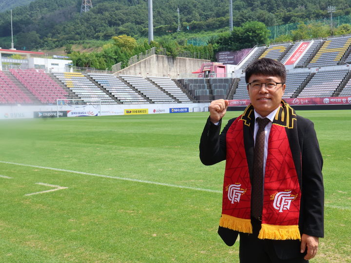 [서울=뉴시스] 프로축구 K리그2 경남FC의 이흥실 신임 대표이사. (사진=경남FC 제공) *재판매 및 DB 금지