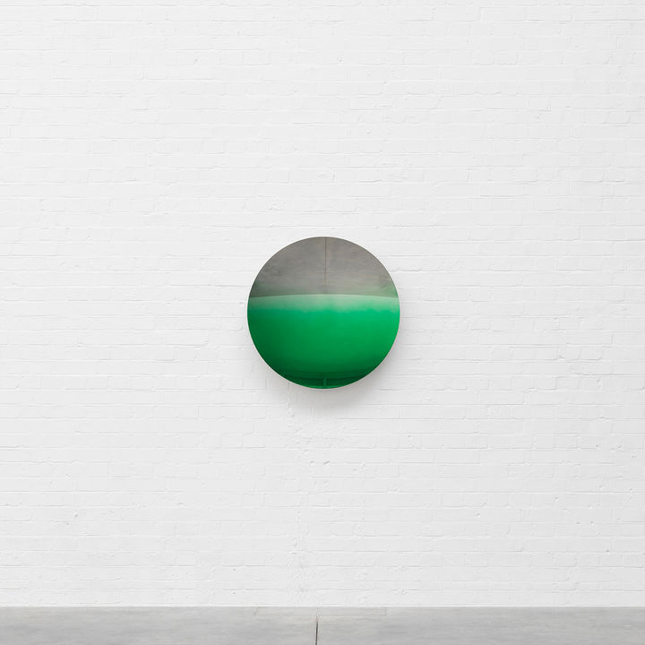 아니쉬 카푸어, organic Green to Clear 2016 Stainless steel, lacquer 78.5 x 78.5 x 12 cm Courtesy of the artist and Kukje Gallery사진: Anish Kapoor Studio이미지 제공: 국제갤러리 *재판매 및 DB 금지