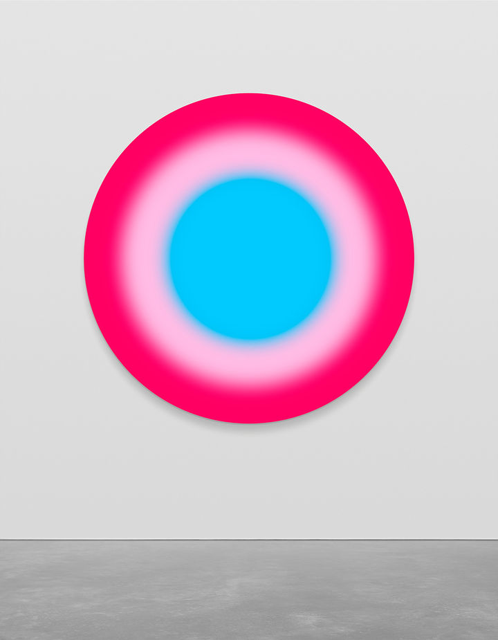 우고 론디노네〈dreißigsterdezemberzweitausendunddreiundzwanzig〉 2023Acrylic on canvas ø 120 cm Courtesy of the artist and Kukje Gallery 사진: studio rondinone 이미지 제공: 국제갤러리 *재판매 및 DB 금지