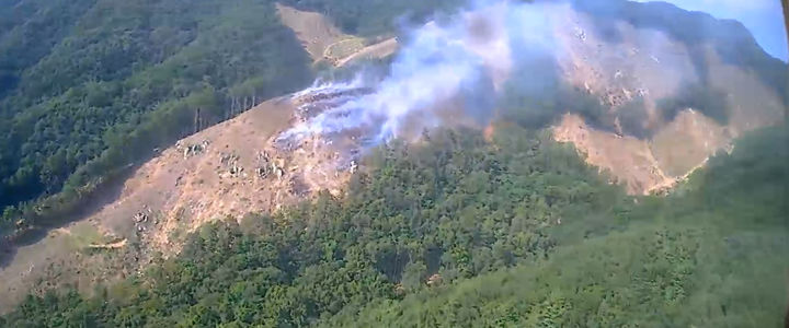 [음성=뉴시스] 22일 오후 4시52분께 충북 음성군 감곡면 영산리의 한 야산에서 불이 났다. (사진=산림청 제공) 2025.08.22. photo@newsis.com *재판매 및 DB 금지