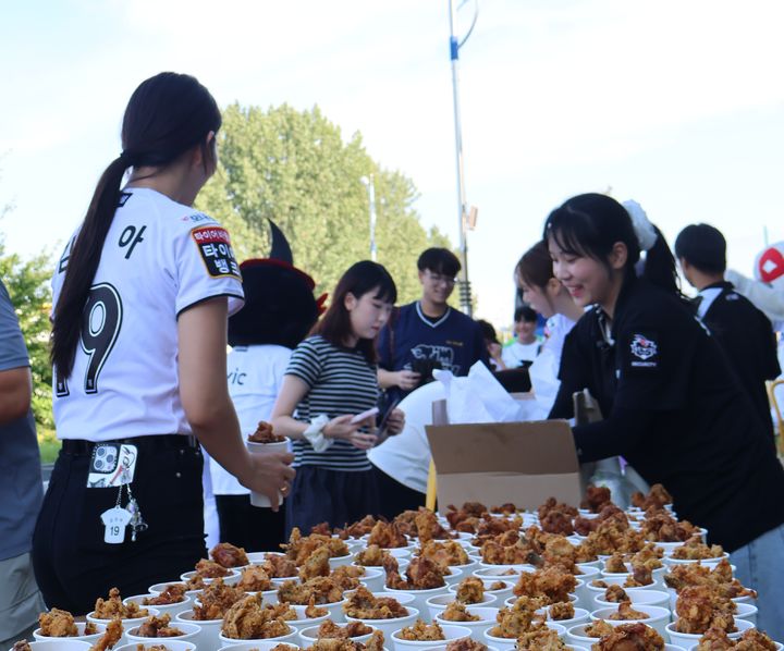 [서울=뉴시스] KT, 퓨처스 서머리그 이벤트 실시. (사진 = KT 위즈 제공) *재판매 및 DB 금지