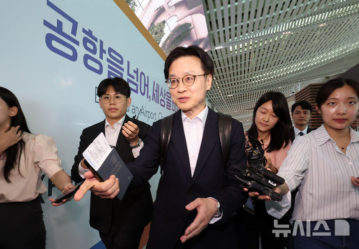 [인천공항=뉴시스] 조성우 기자 = 김정관 산업통상자원부 장관. 2025.08.22. xconfind@newsis.com