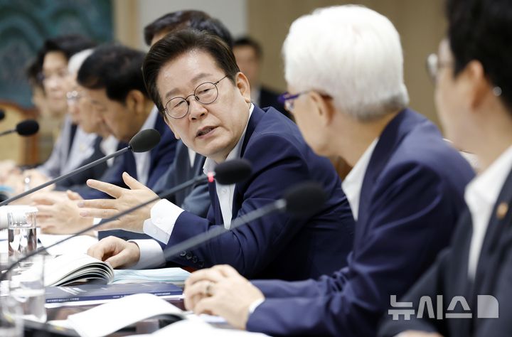 [서울=뉴시스] 최동준 기자 = 이재명 대통령이 22일 서울 용산 대통령실 청사에서 열린 제1회 국가과학기술자문회의 전원회의에서 발언하고 있다. 2025.08.22. photocdj@newsis.com