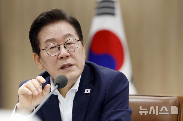 [서울=뉴시스] 최동준 기자 = 이재명 대통령이 지난 22일 서울 용산 대통령실 청사에서 열린 제1회 국가과학기술자문회의 전원회의에서 발언하고 있는 모습. 2025.08.22. photocdj@newsis.com