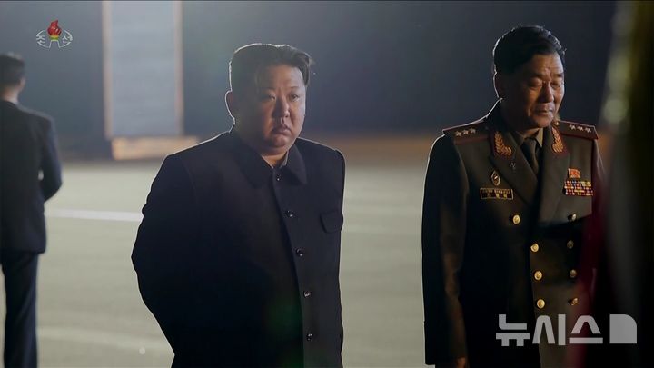 [서울=뉴시스] 북한 조선중앙TV가 러시아에 파병된 북한군 전사자 유해 송환식 영상을 22일 공개했다. (사진=조선중앙TV 캡쳐) 2025.08.22. photo@newsis.com