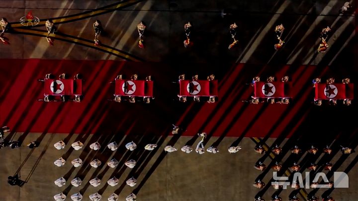 [서울=뉴시스] 북한 조선중앙TV가 러시아에 파병된 북한군 전사자 유해 송환식 영상을 22일 공개했다. (사진=조선중앙TV 캡쳐) 2025.08.22. photo@newsis.com