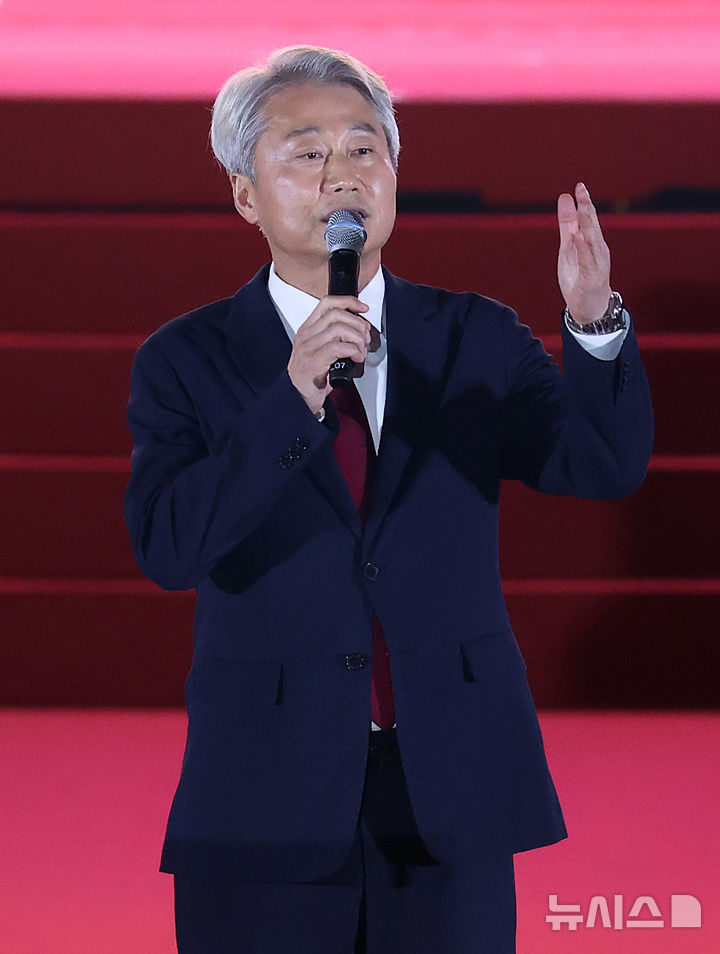 [청주=뉴시스] 고승민 기자 = 김근식 국민의힘 최고위원 후보가 22일 오후 충북 청주 오스코에서 열린 국민의힘 제6차 전당대회에서 비전발표를 하고 있다. (공동취재) 2025.08.22. photo@newsis.com