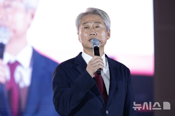 [청주=뉴시스] 고승민 기자 = 김근식 국민의힘 최고위원 후보가 22일 오후 충북 청주 오스코에서 열린 국민의힘 제6차 전당대회에서 비전발표를 하고 있다. (공동취재) 2025.08.22. photo@newsis.com