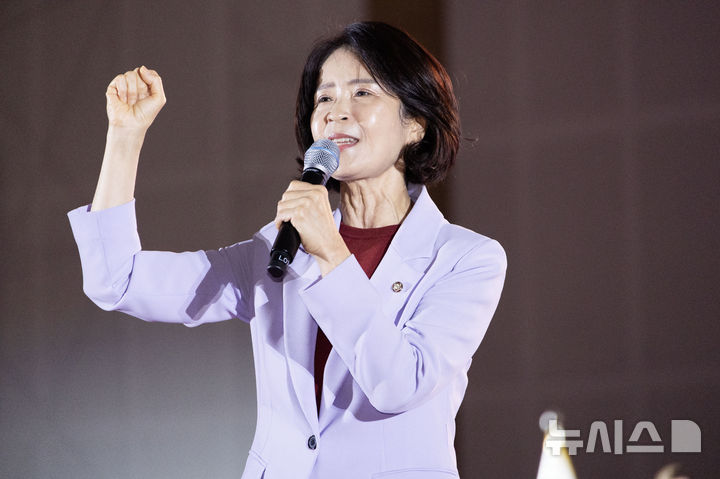 [청주=뉴시스] 고승민 기자 = 최수진 국민의힘 최고위원 후보가 22일 오후 충북 청주 오스코에서 열린 국민의힘 제6차 전당대회에서 비전발표를 하고 있다. (공동취재) 2025.08.22. photo@newsis.com