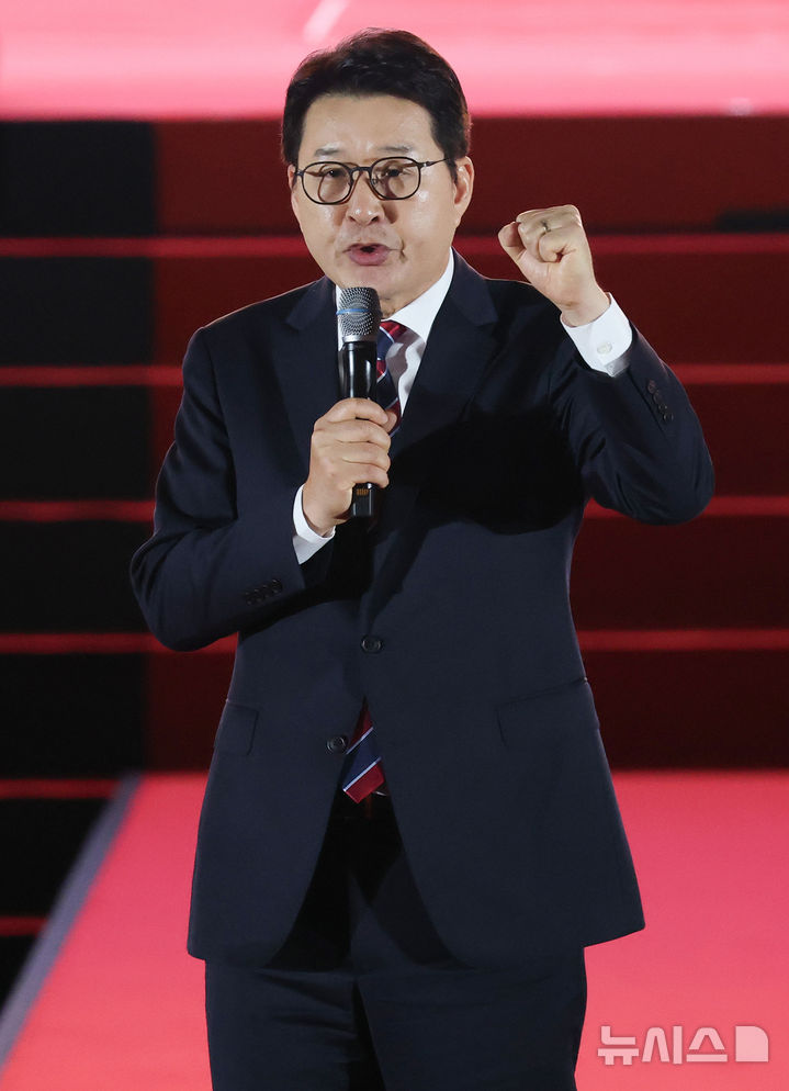 [청주=뉴시스] 고승민 기자 = 신동욱 국민의힘 최고위원 후보가 22일 오후 충북 청주 오스코에서 열린 국민의힘 제6차 전당대회에서 비전발표를 하고 있다. (공동취재) 2025.08.22. photo@newsis.com