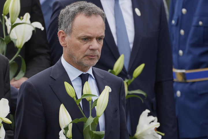 [포토차리=AP/뉴시스]카스파 벨트캄프 네덜란드 외무장관이 지난 7월11일 보스니아 포토차리 메모리얼센터에서 스레브레니차 집단 학살 30주기 추모식에 참석한 모습. 2025.08.23.