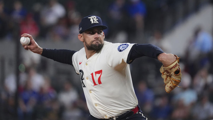 [알링턴=AP/뉴시스] 메이저리그(MLB) 텍사스 레인저스의 선발 투수 네이선 이발디가 지난 23일(한국 시간) 열린 클리블랜드 가디언스와의 경기에서 1회말 투구하고 있다. 2025.08.27.